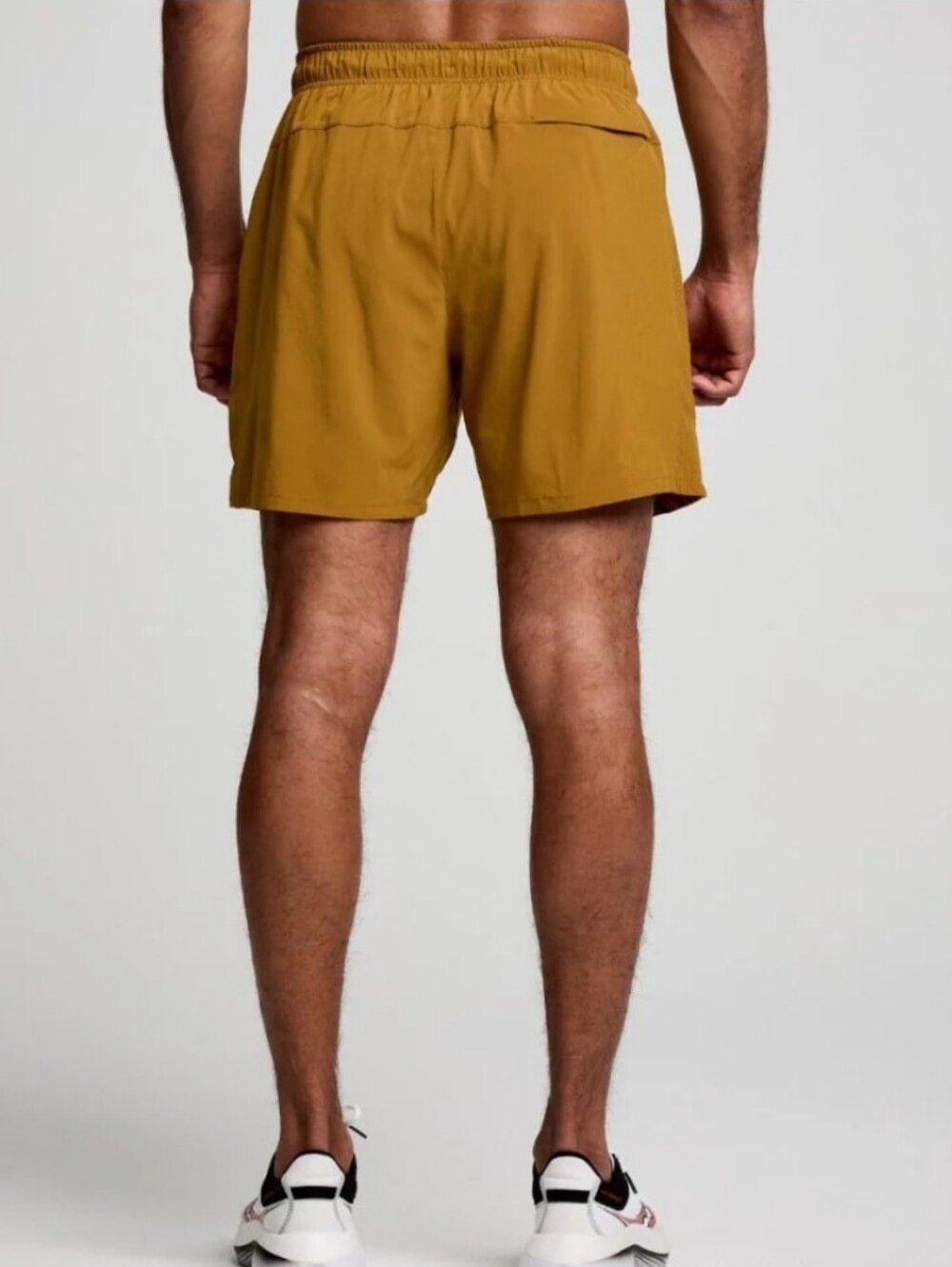 Saucony Outpace 5" running shorts In "Bronze" - Picture 2 of 11